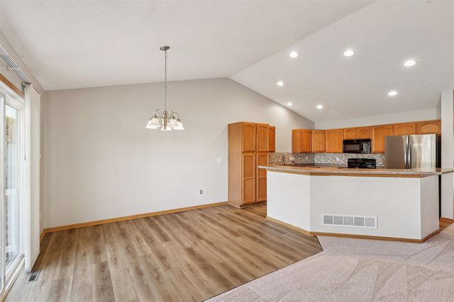 10037 Bayern Lane, Johnston, IA 50131