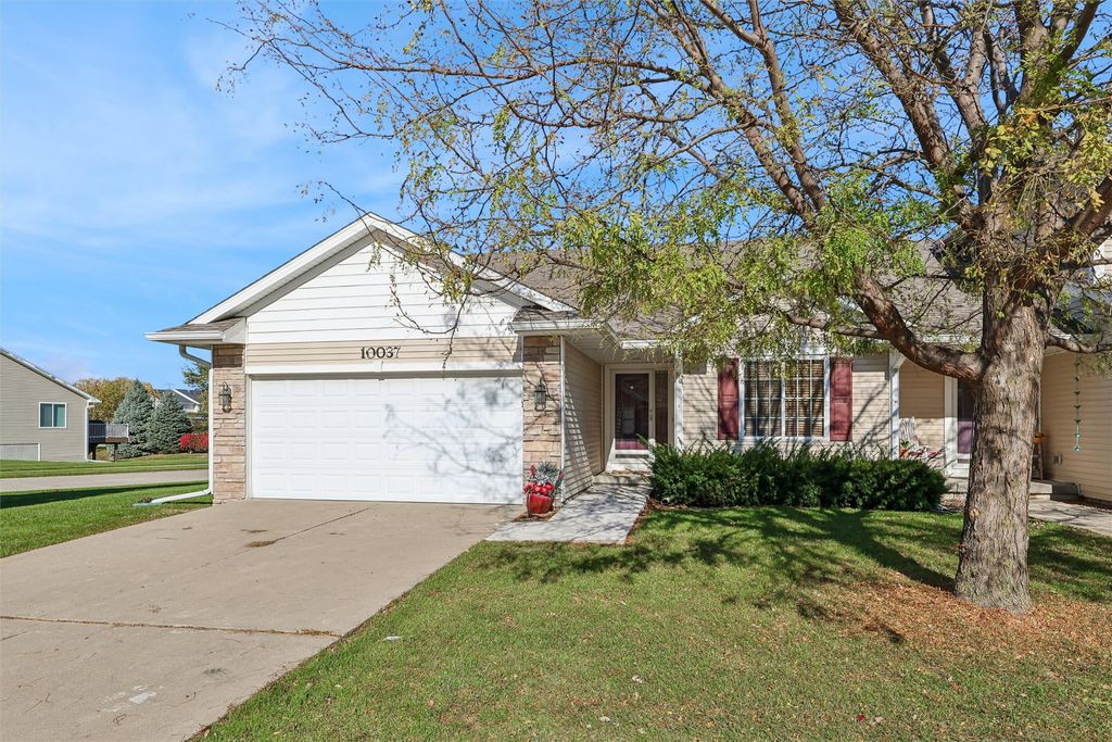 10037 Bayern Lane, Johnston, IA 50131