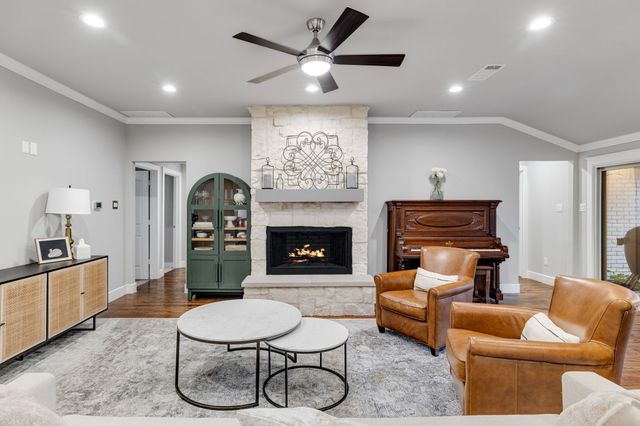 317 Woodcrest Drive, Richardson, TX 75080