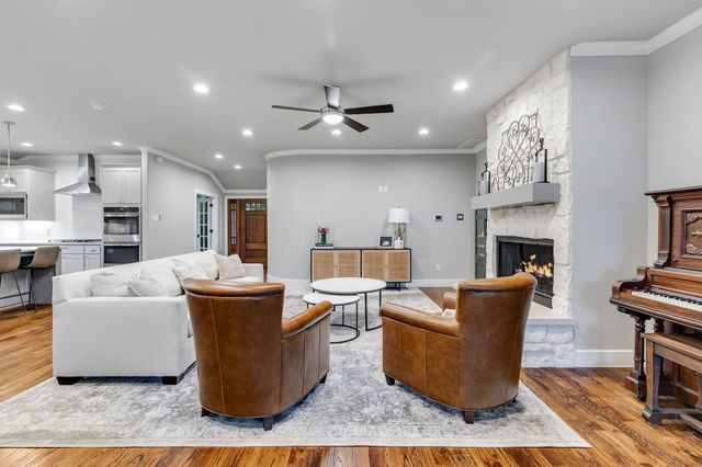 317 Woodcrest Drive, Richardson, TX 75080