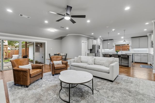 317 Woodcrest Drive, Richardson, TX 75080