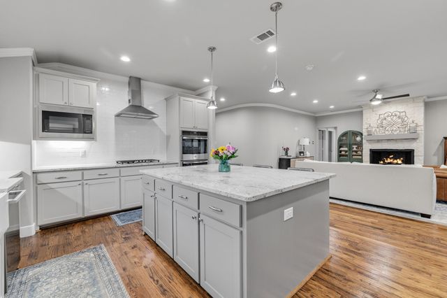 317 Woodcrest Drive, Richardson, TX 75080