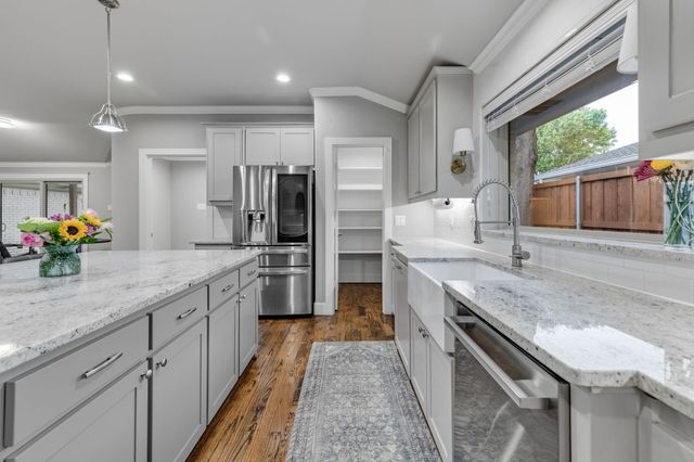 317 Woodcrest Drive, Richardson, TX 75080