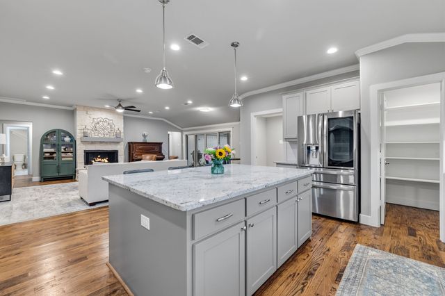 317 Woodcrest Drive, Richardson, TX 75080