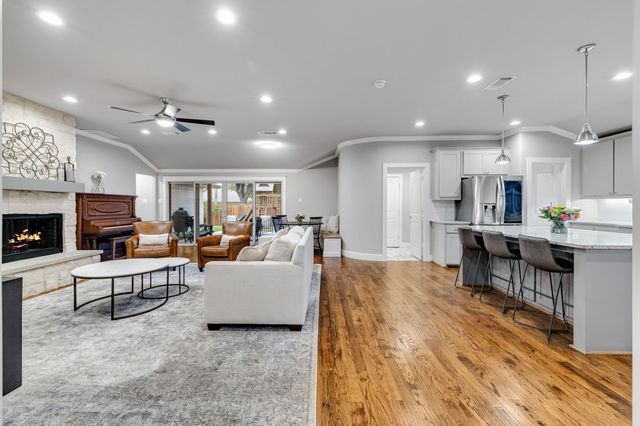 317 Woodcrest Drive, Richardson, TX 75080