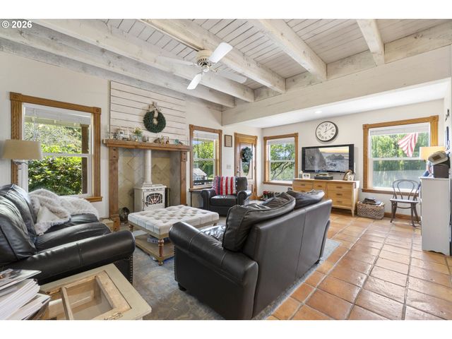 3600 OAK GROVE Rd, Rickreall, OR 97371