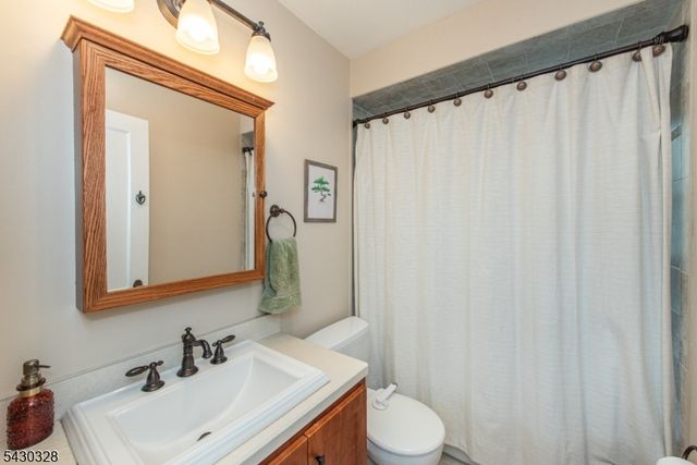 13 Elmwood Ter, Wayne Twp., NJ 07470