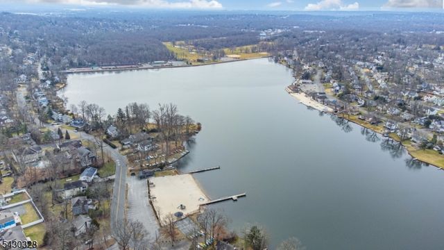 13 Elmwood Ter, Wayne Twp., NJ 07470