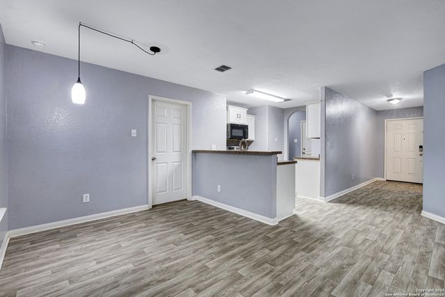 6330 Lake Victoria, San Antonio, TX 78222