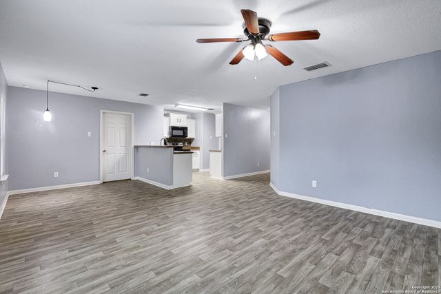 6330 Lake Victoria, San Antonio, TX 78222