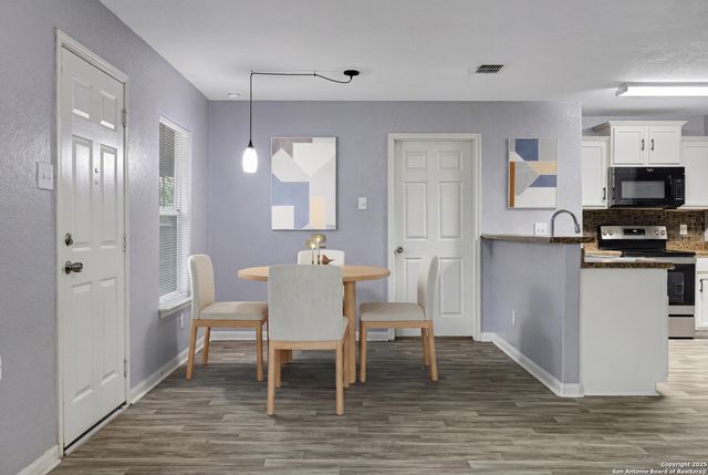 6330 Lake Victoria, San Antonio, TX 78222