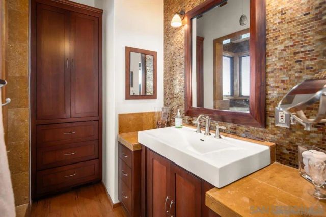 936 Cornish Dr, San Diego, CA 92107