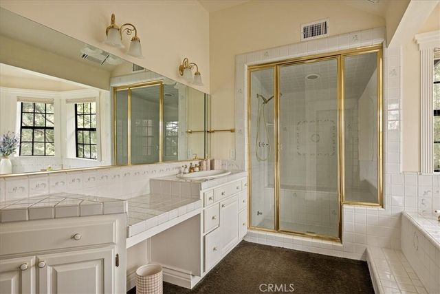 490 Bay View Court, Lake Arrowhead, CA 92352