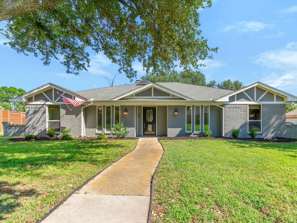 213 Turpin Drive, Highland Village, TX 75077