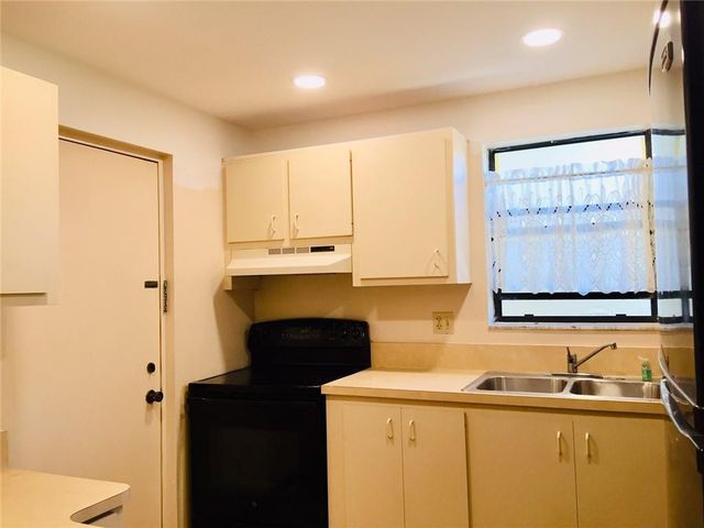 2316 S Cypress Bend Drive 220, Pompano Beach, FL 33069
