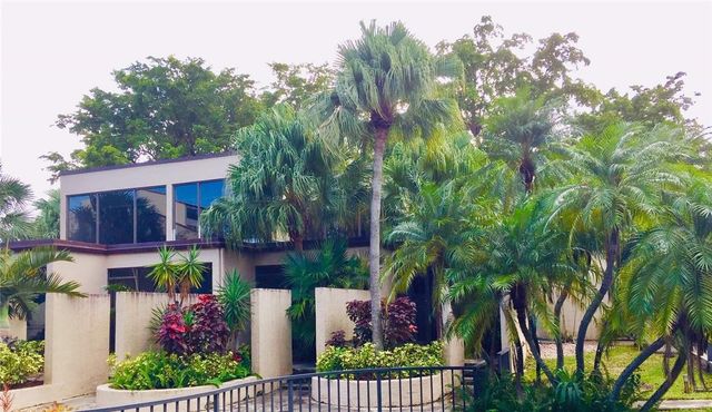 2316 S Cypress Bend Drive 220, Pompano Beach, FL 33069