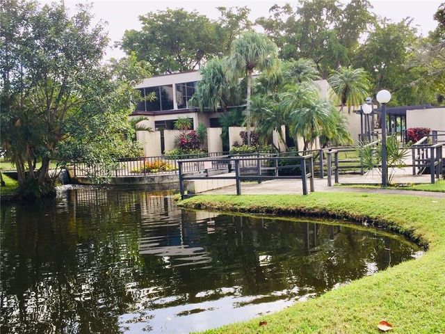 2316 S Cypress Bend Drive 220, Pompano Beach, FL 33069