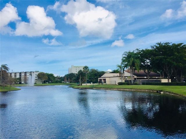 2316 S Cypress Bend Drive 220, Pompano Beach, FL 33069