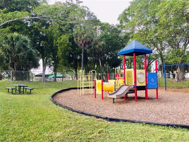 2316 S Cypress Bend Drive 220, Pompano Beach, FL 33069