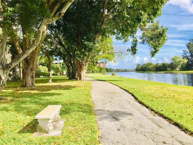 2316 S Cypress Bend Drive 220, Pompano Beach, FL 33069