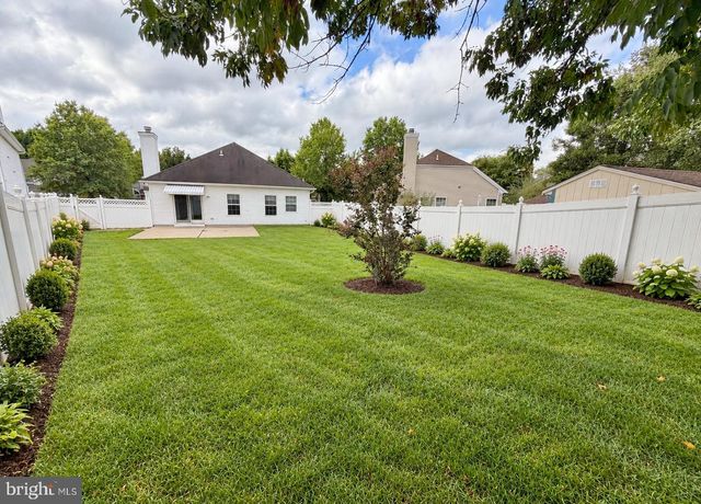 15 FOXCHASE DR, Burlington, NJ 08016