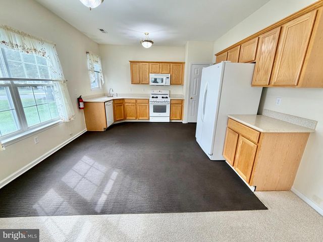 15 FOXCHASE DR, Burlington, NJ 08016