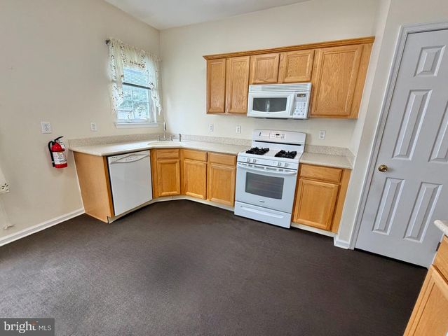 15 FOXCHASE DR, Burlington, NJ 08016