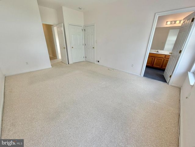 15 FOXCHASE DR, Burlington, NJ 08016