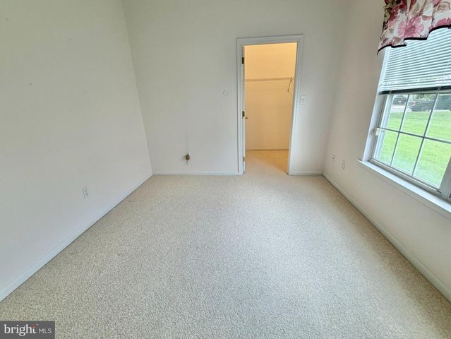 15 FOXCHASE DR, Burlington, NJ 08016