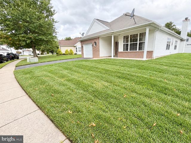 15 FOXCHASE DR, Burlington, NJ 08016