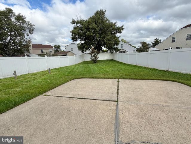 15 FOXCHASE DR, Burlington, NJ 08016
