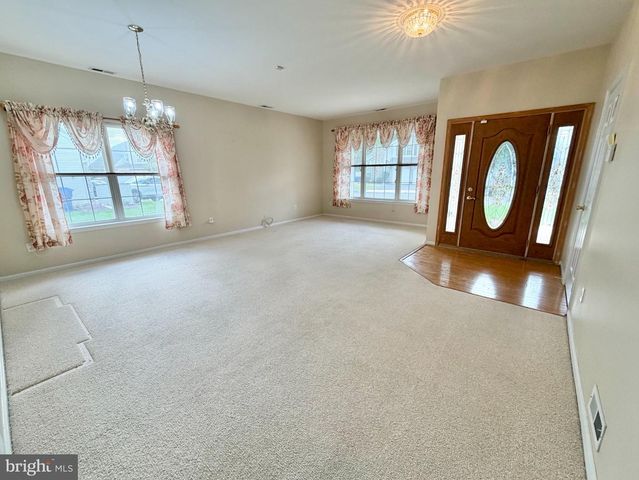 15 FOXCHASE DR, Burlington, NJ 08016