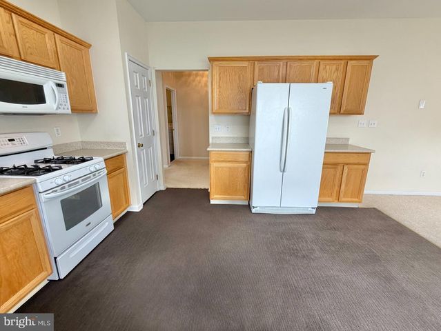 15 FOXCHASE DR, Burlington, NJ 08016