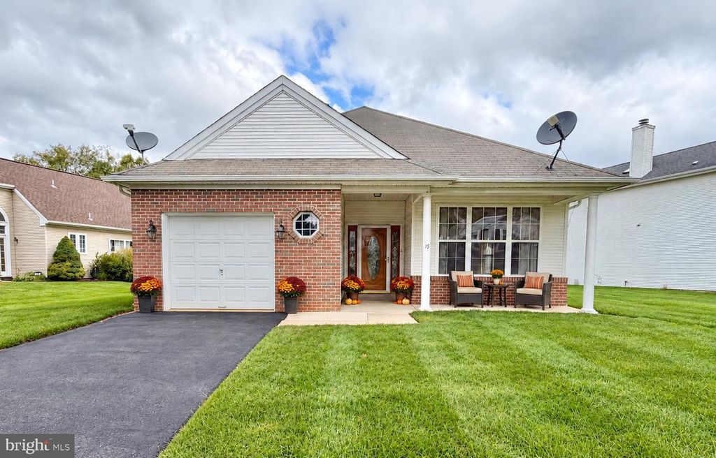 15 FOXCHASE DR, BURLINGTON, NJ 08016 — exterior