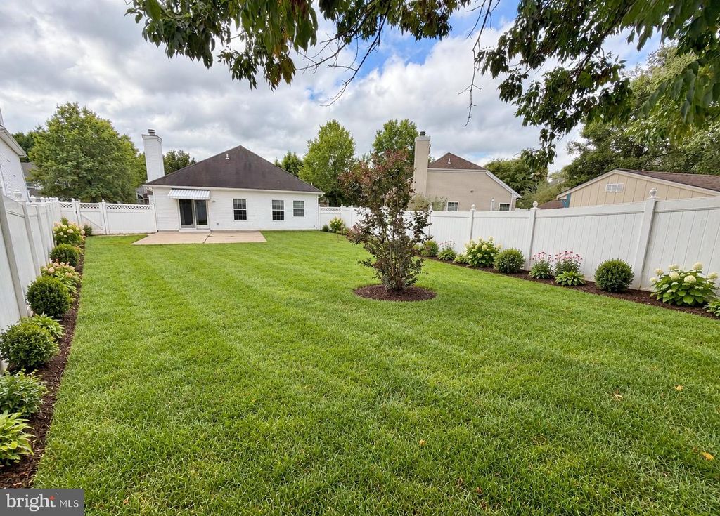 15 FOXCHASE DR, BURLINGTON, NJ 08016 — exterior