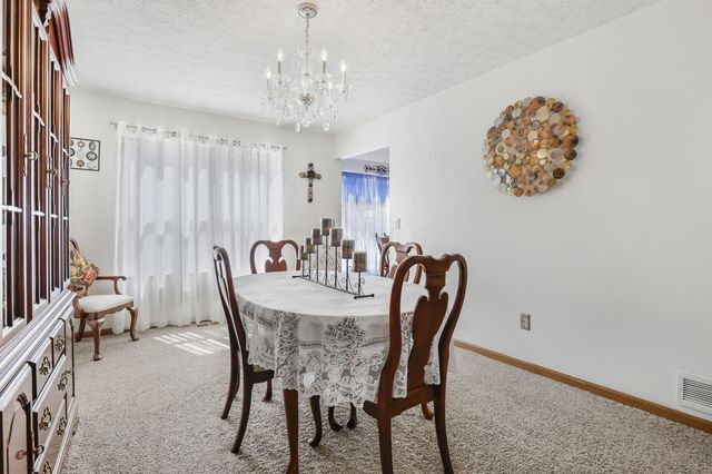 6324 Rossmore Lane, Canal Winchester, OH 43110