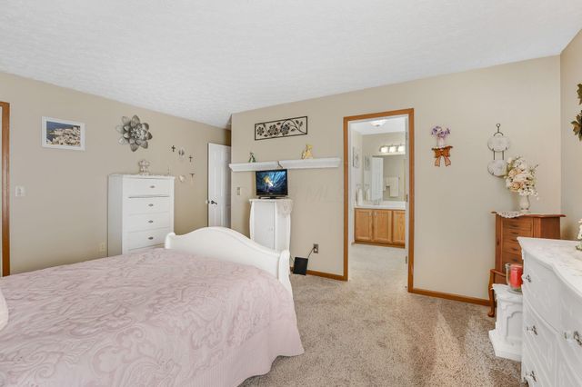 6324 Rossmore Lane, Canal Winchester, OH 43110