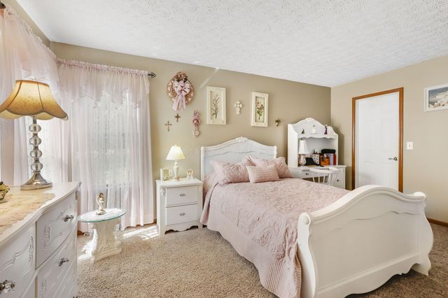 6324 Rossmore Lane, Canal Winchester, OH 43110