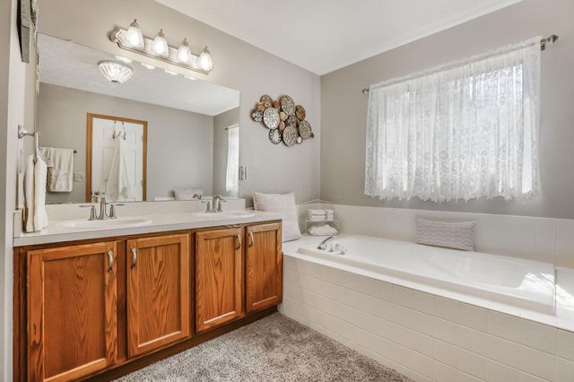 6324 Rossmore Lane, Canal Winchester, OH 43110