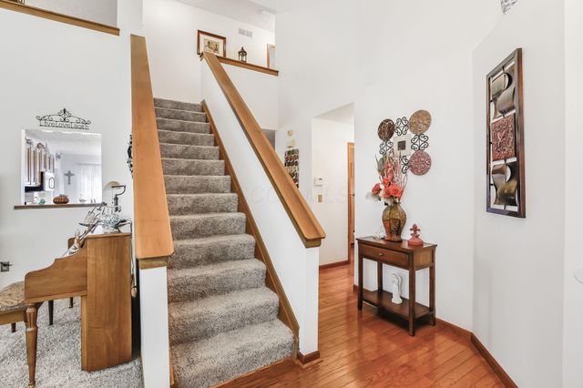 6324 Rossmore Lane, Canal Winchester, OH 43110