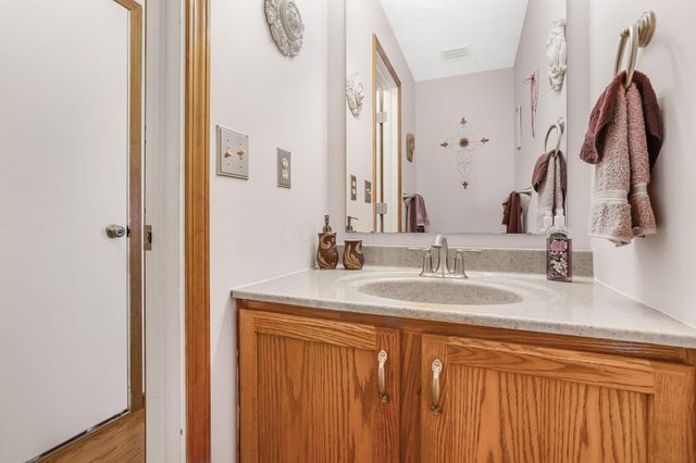 6324 Rossmore Lane, Canal Winchester, OH 43110