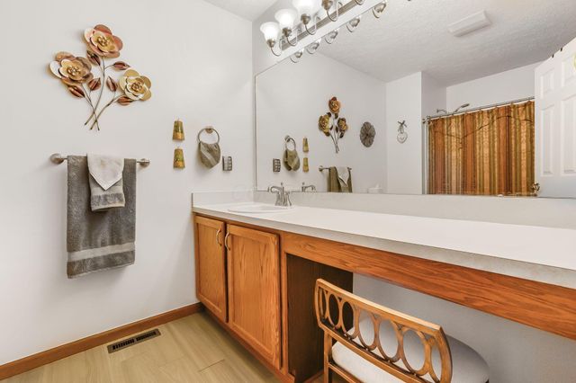 6324 Rossmore Lane, Canal Winchester, OH 43110