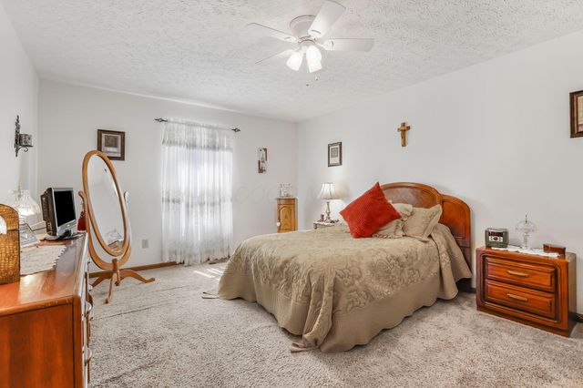 6324 Rossmore Lane, Canal Winchester, OH 43110