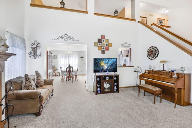 6324 Rossmore Lane, Canal Winchester, OH 43110