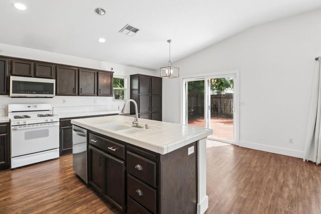 10064 Oglethorpe Way, Elk Grove, CA 95624