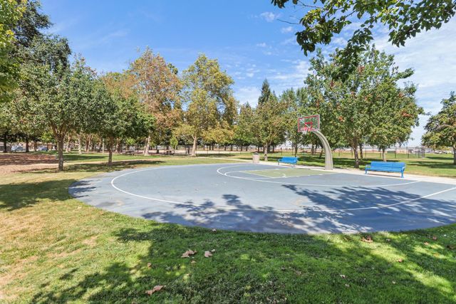10064 Oglethorpe Way, Elk Grove, CA 95624