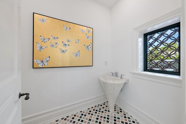 206 Phipps Plaza, Palm Beach, FL 33480