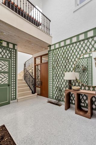 206 Phipps Plaza, Palm Beach, FL 33480