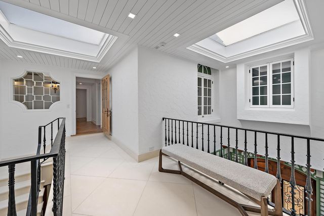 206 Phipps Plaza, Palm Beach, FL 33480