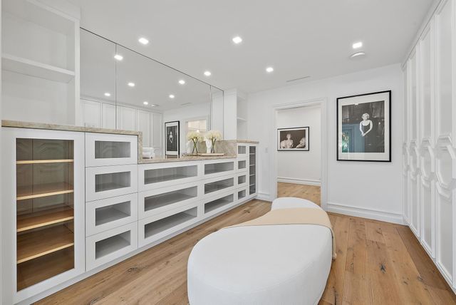 206 Phipps Plaza, Palm Beach, FL 33480